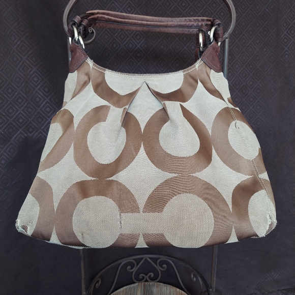 Large Coach satchel. See pics for wear on corners and straps - Picture 2 of 13